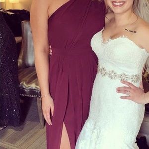 Bridesmaid’s dress in maroon